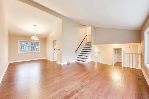 Tiny photo for 905 Crestfield Avenue, Libertyville, IL 60048 (MLS # 12580129)