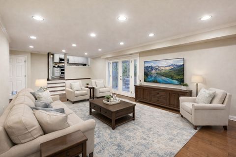 Tiny photo for 905 Crestfield Avenue, Libertyville, IL 60048 (MLS # 12580129)