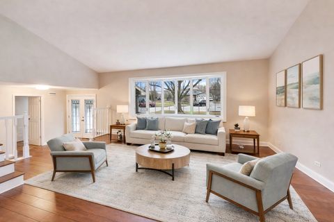 Tiny photo for 905 Crestfield Avenue, Libertyville, IL 60048 (MLS # 12580129)