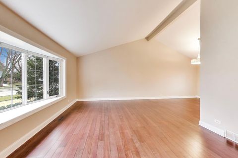 Tiny photo for 905 Crestfield Avenue, Libertyville, IL 60048 (MLS # 12580129)