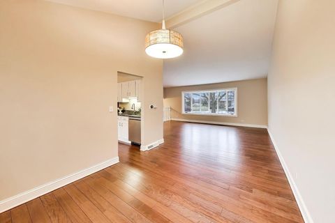 Tiny photo for 905 Crestfield Avenue, Libertyville, IL 60048 (MLS # 12580129)