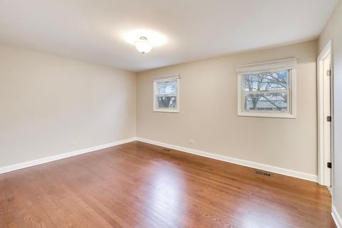 Tiny photo for 905 Crestfield Avenue, Libertyville, IL 60048 (MLS # 12580129)