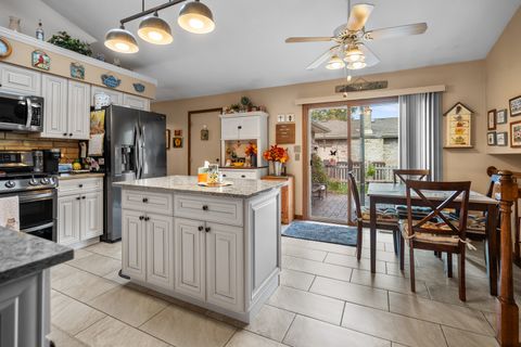 Tiny photo for 17713 66th Avenue, Tinley Park, IL 60477 (MLS # 12498813)