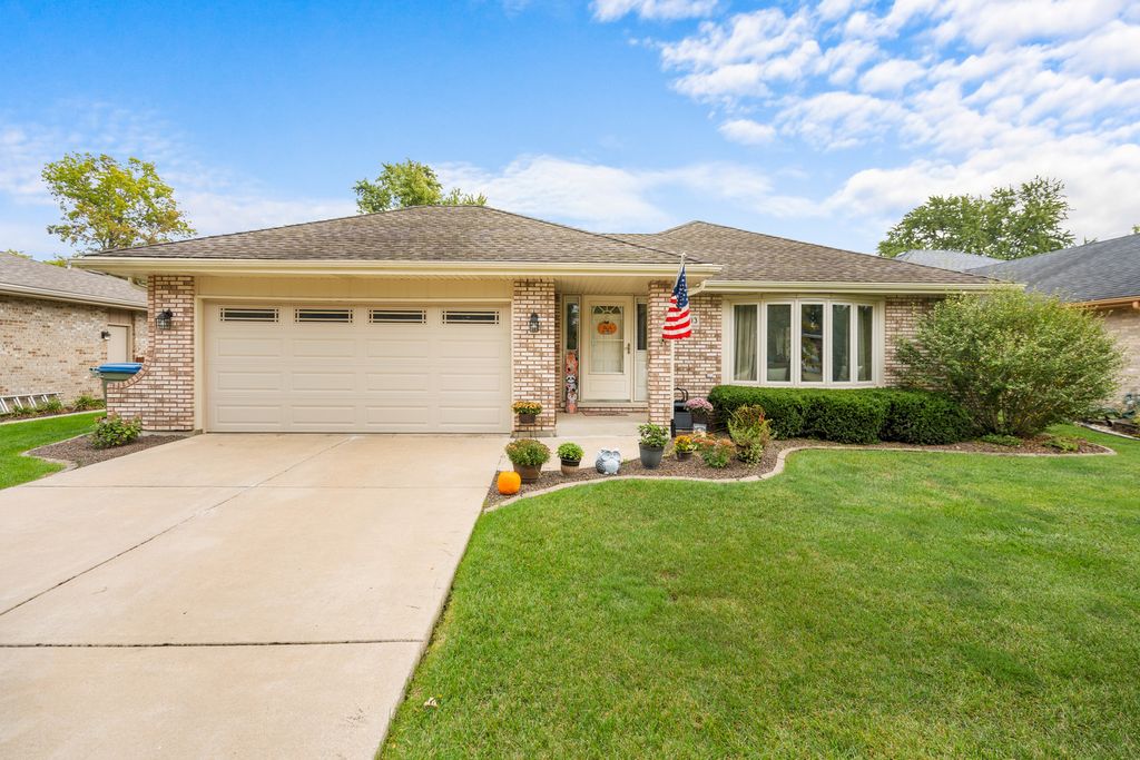 Photo for 17713 66th Avenue, Tinley Park, IL 60477 (MLS # 12498813)