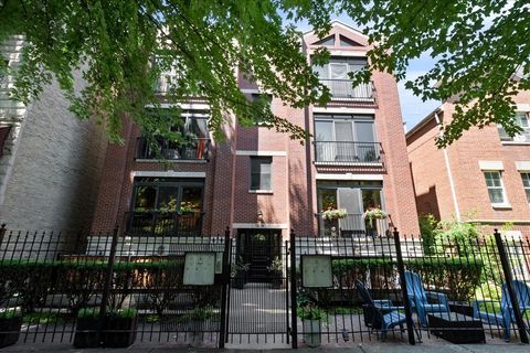 Photo of 1242 N Maplewood Avenue #2S, Chicago, IL 60622 (MLS # 12699653)