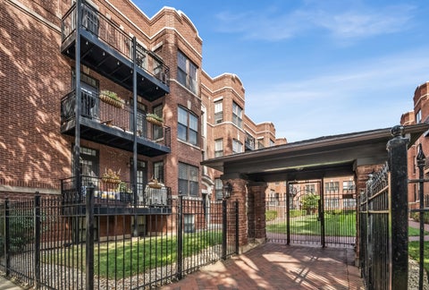 Photo of 2711 N MILDRED Avenue #2A, Chicago, IL 60614 (MLS # 12766621)