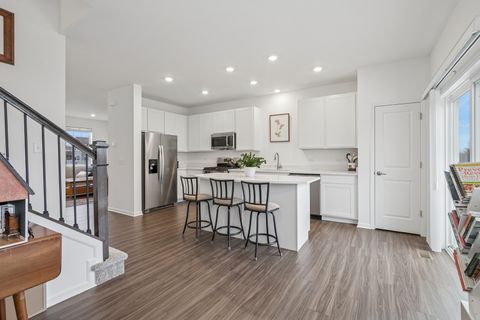 Tiny photo for 709 Neubauer Circle, Lindenhurst, IL 60046 (MLS # 12517380)