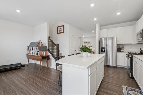 Tiny photo for 709 Neubauer Circle, Lindenhurst, IL 60046 (MLS # 12517380)