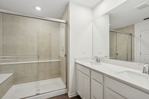 Tiny photo for 709 Neubauer Circle, Lindenhurst, IL 60046 (MLS # 12517380)