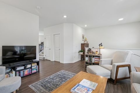 Tiny photo for 709 Neubauer Circle, Lindenhurst, IL 60046 (MLS # 12517380)