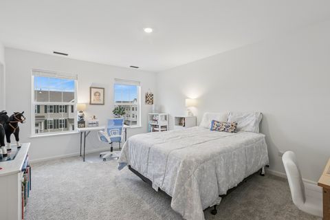 Tiny photo for 709 Neubauer Circle, Lindenhurst, IL 60046 (MLS # 12517380)