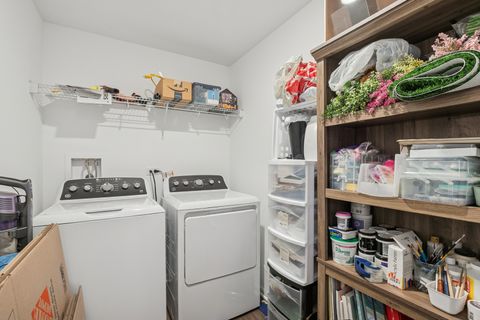 Tiny photo for 709 Neubauer Circle, Lindenhurst, IL 60046 (MLS # 12517380)