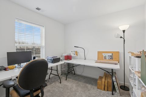 Tiny photo for 709 Neubauer Circle, Lindenhurst, IL 60046 (MLS # 12517380)