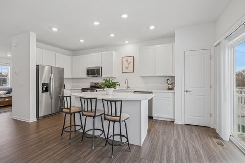 Tiny photo for 709 Neubauer Circle, Lindenhurst, IL 60046 (MLS # 12517380)