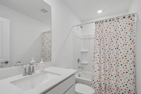 Tiny photo for 709 Neubauer Circle, Lindenhurst, IL 60046 (MLS # 12517380)