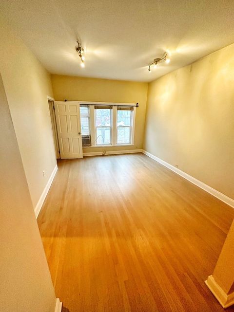 Tiny photo for 2225 W Oakdale Avenue, Chicago, IL 60618 (MLS # 12557790)