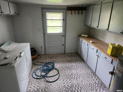 Tiny photo for 14625 E E IL Hwy 15 Highway, Mt Vernon, IL 62864 (MLS # EB457659)