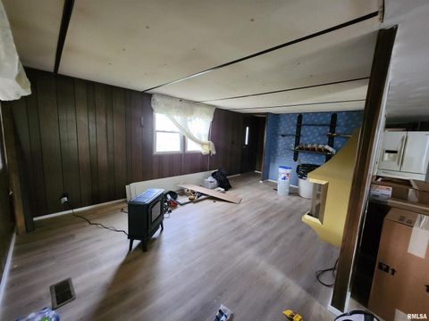 Tiny photo for 14625 E E IL Hwy 15 Highway, Mt Vernon, IL 62864 (MLS # EB457659)