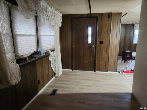 Tiny photo for 14625 E E IL Hwy 15 Highway, Mt Vernon, IL 62864 (MLS # EB457659)