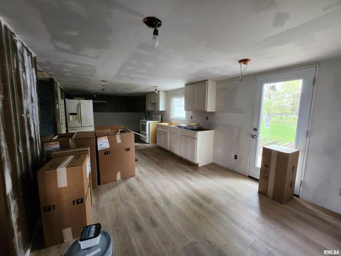 Tiny photo for 14625 E E IL Hwy 15 Highway, Mt Vernon, IL 62864 (MLS # EB457659)