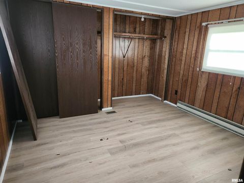 Tiny photo for 14625 E E IL Hwy 15 Highway, Mt Vernon, IL 62864 (MLS # EB457659)