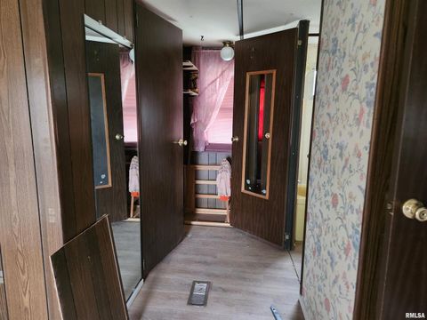 Tiny photo for 14625 E E IL Hwy 15 Highway, Mt Vernon, IL 62864 (MLS # EB457659)