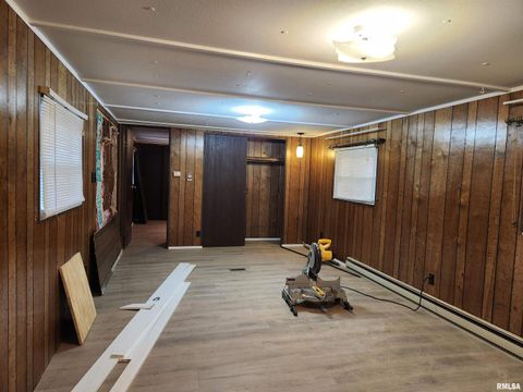 Tiny photo for 14625 E E IL Hwy 15 Highway, Mt Vernon, IL 62864 (MLS # EB457659)