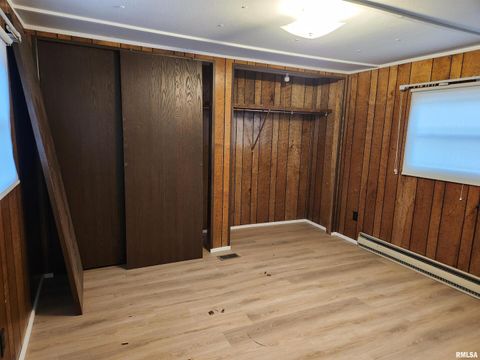 Tiny photo for 14625 E E IL Hwy 15 Highway, Mt Vernon, IL 62864 (MLS # EB457659)