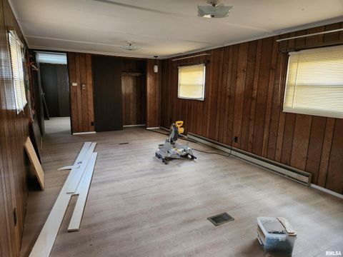 Tiny photo for 14625 E E IL Hwy 15 Highway, Mt Vernon, IL 62864 (MLS # EB457659)