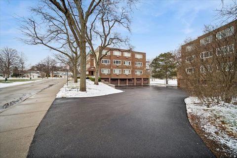 Tiny photo for 2700 E Bel Aire Drive #303, Arlington Heights, IL 60004 (MLS # 12596743)