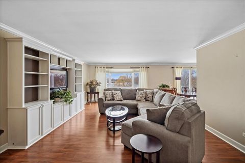 Tiny photo for 2700 E Bel Aire Drive #303, Arlington Heights, IL 60004 (MLS # 12596743)