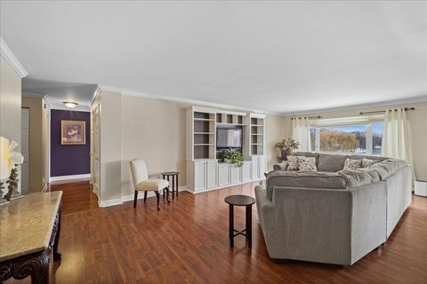 Tiny photo for 2700 E Bel Aire Drive #303, Arlington Heights, IL 60004 (MLS # 12596743)