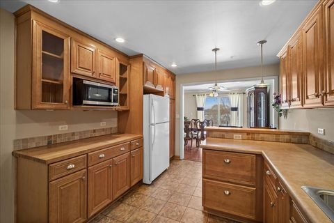 Tiny photo for 2700 E Bel Aire Drive #303, Arlington Heights, IL 60004 (MLS # 12596743)