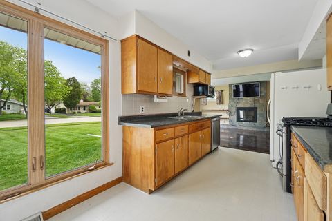 Tiny photo for 1028 Cherokee Place, Lemont, IL 60439 (MLS # 12633256)