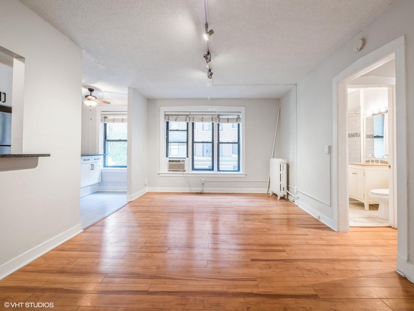 725 W Sheridan Road 207