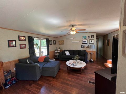 Tiny photo for 9549 Johns Lane, Marion, IL 62959 (MLS # EB459654)