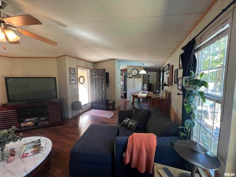 Tiny photo for 9549 Johns Lane, Marion, IL 62959 (MLS # EB459654)