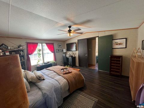 Tiny photo for 9549 Johns Lane, Marion, IL 62959 (MLS # EB459654)