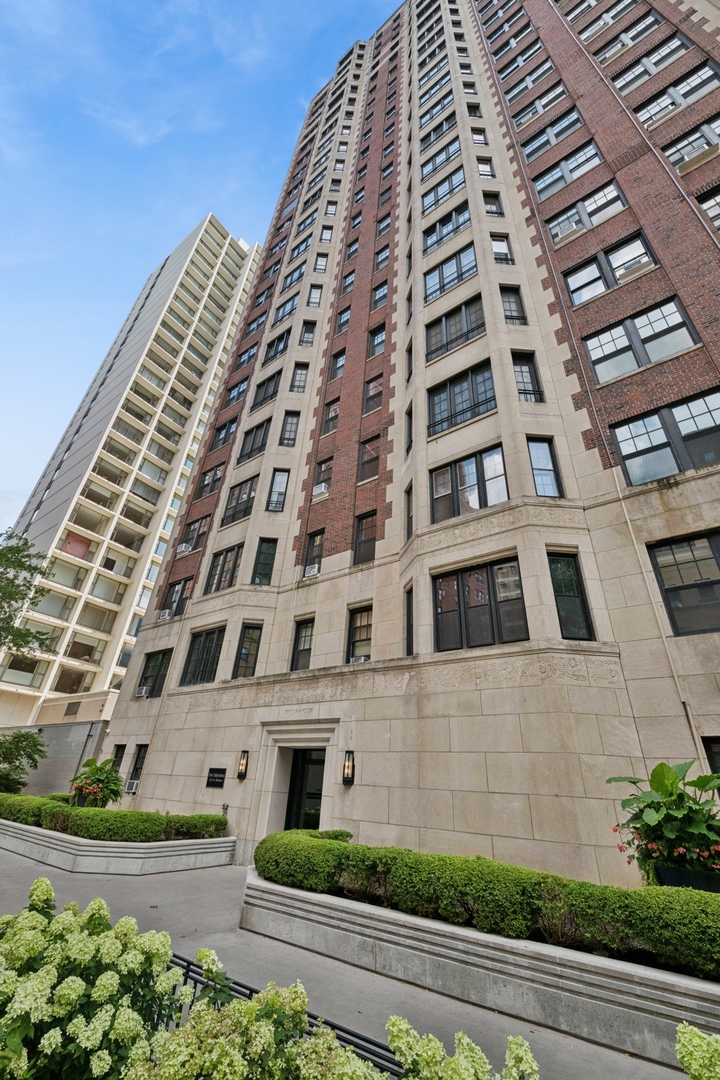 421 W MELROSE Street 17D