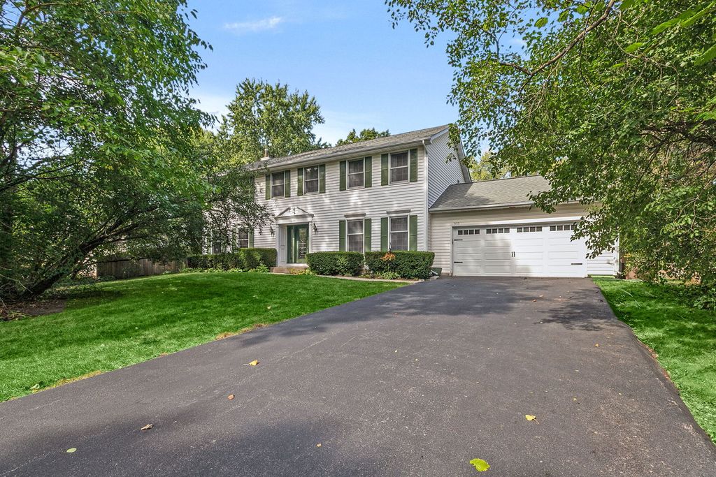 Photo for 555 Basil Road, Lake Bluff, IL 60044 (MLS # 12477831)