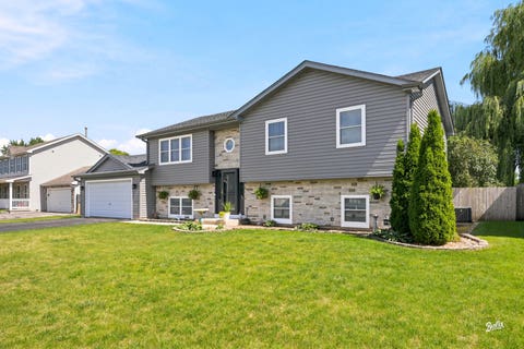 Tiny photo for 5903 Castlewood Trail, McHenry, IL 60050 (MLS # 12698414)