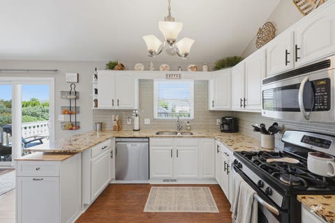 Tiny photo for 5903 Castlewood Trail, McHenry, IL 60050 (MLS # 12698414)