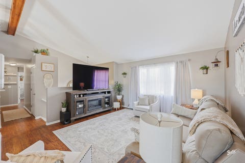 Tiny photo for 5903 Castlewood Trail, McHenry, IL 60050 (MLS # 12698414)