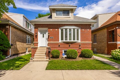 Tiny photo for 1329 Wisconsin Avenue, Berwyn, IL 60402 (MLS # 12452643)