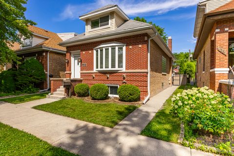 Tiny photo for 1329 Wisconsin Avenue, Berwyn, IL 60402 (MLS # 12452643)