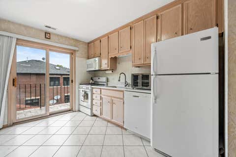 Tiny photo for 5729 N Cicero Avenue #3B, Chicago, IL 60646 (MLS # 12724548)