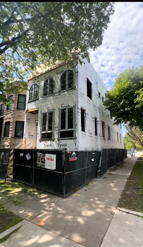 3456 N Claremont Avenue Chicago IL 60657