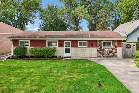 Photo of 35672 N Sheridan Drive, Fox Lake, IL 60020 (MLS # 12706138)