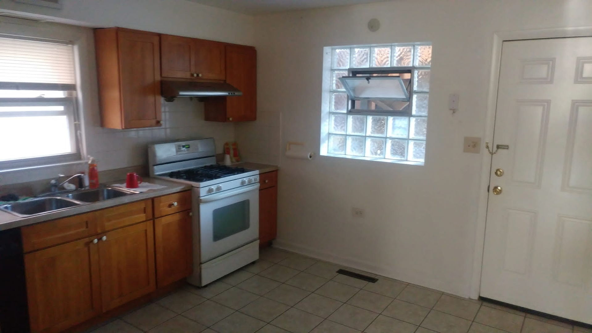 6104 N Oakley Avenue