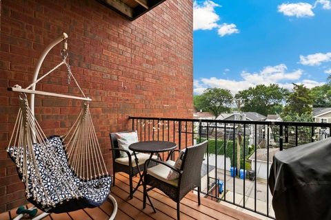 Tiny photo for 1927 W Belmont Avenue #3, Chicago, IL 60657 (MLS # 12586014)